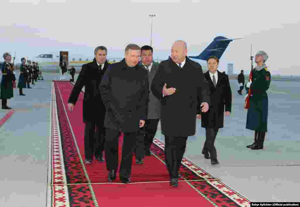 &nbsp;Беларусь Республикасынын Премьер-министри Андрей Кобяков баштаган делегация&nbsp;&laquo;Манас&raquo; Эл аралык аэропортунда.