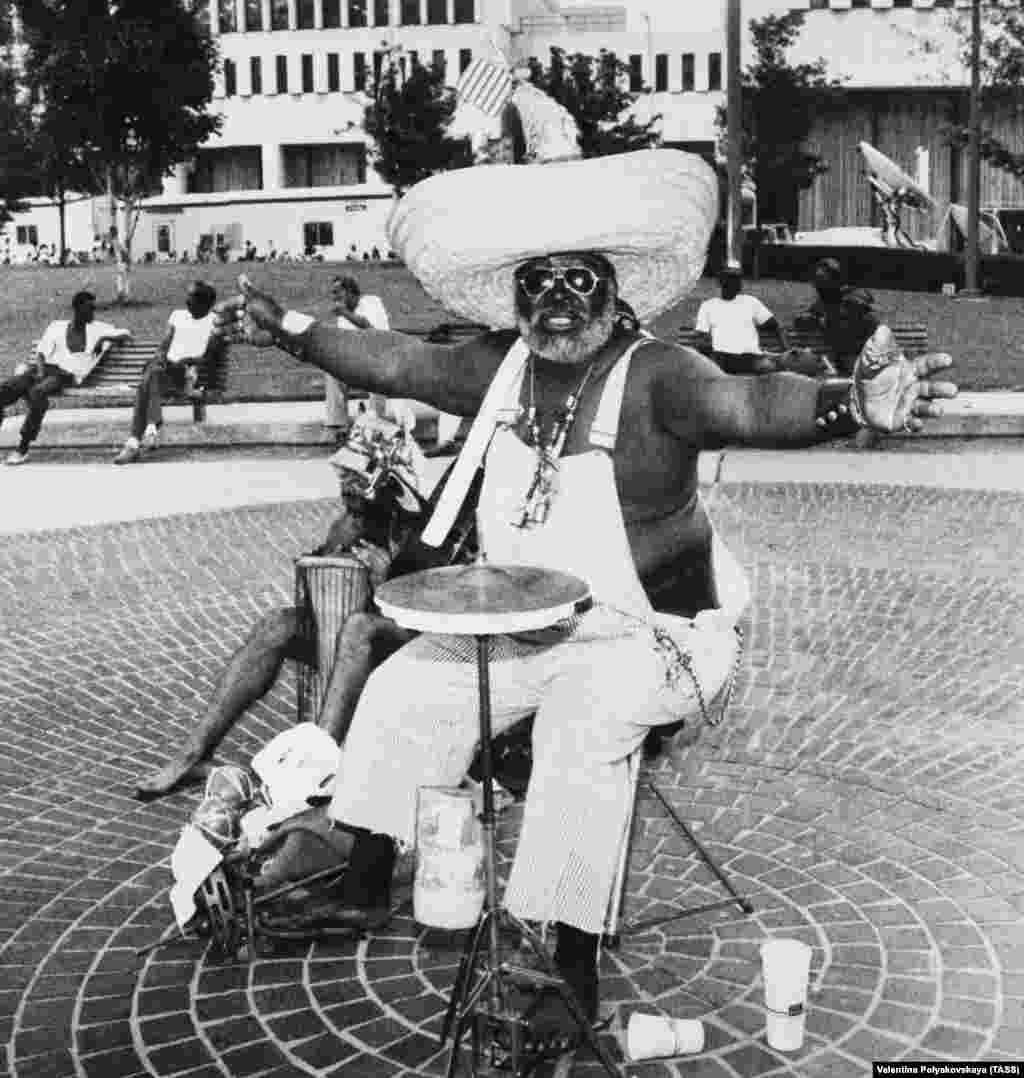 Результати, як видно з фотоархіву радянського (тепер російського) інформаційного агентства ТАСС, дають захопливий погляд на те, як Америка була показана радянській публіці