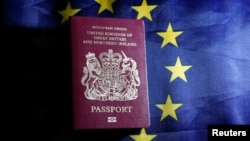 Паспорти нового зразка не мають слів «Європейський союз» на обкладинці