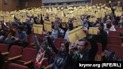 Архівне фото. На фестивалі Docudays UA глядачі фільму «Процес» виступили на підтримку Олега Сенцова. Київ, 25 березня 2017 року
