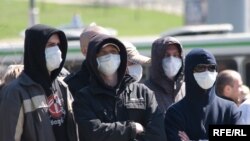 Члены националистических движений на "Русском марше" 1 мая 2009 года