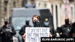 Sa protesta dok je trajala misa u Katedrali u Sarajevu, 1. maj 2020 