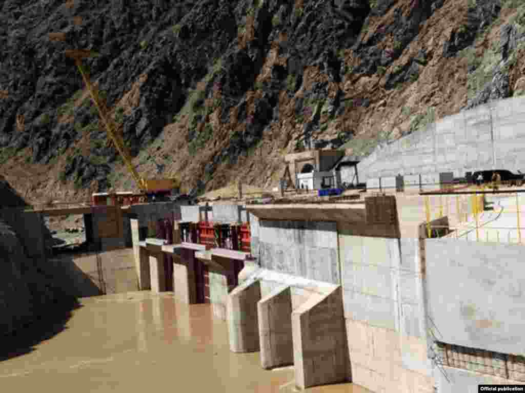 Россия хочет 75% акций будущих ГЭС в Кыргызстане, если будет участвовать в их строительстве. 