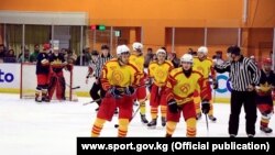 Кыргызстандын хоккей боюнча улуттук курама командасы. Архивдик сүрөт.
