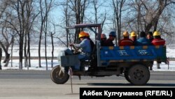 "Жунда" заводунун жумушчулары