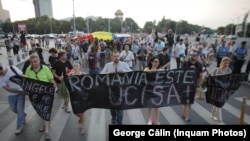 Imagine de la protestul din București, de sâmbătă seara, față de reacția autorităților la odioaselor crime de la Caracal, când Alexandra, de 15 ani, nu a putut fi salvată după ce a apelat la 112