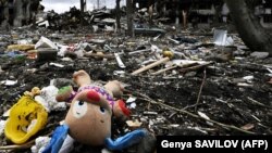 5 травня внаслідок обстрілу військами РФ житлових будинків села Червона Поляна Ізюмського району Харківської області зазнав поранення 11-річний хлопчик