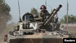 Istraga je pokazala da pripadnici ruskih snaga koji se bore u Ukrajini dobijaju plate preko jedne od najvećih ruskih banaka, koja je izuzeta iz oštrih sankcija Zapada. (arhivska fotografija)