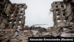 Зруйнований внаслідок російської агресії багатоповерховий житловий будинок в Авдіївці, 25 листопада 2024 року