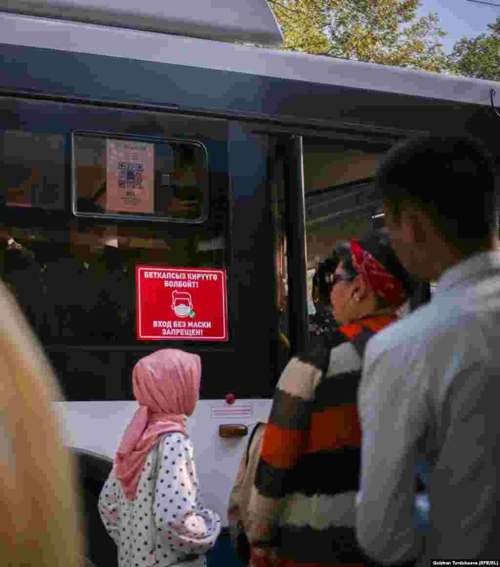 Два дня назад представители фирм-перевозчиков предупредили муниципалитет о грядущей забастовке. Они требуют повышения тарифов на проезд.