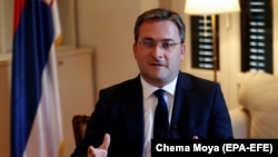 Ministar spoljnih poslova Srbije Nikola Selaković tokom intervjua za Agenciju EFE u Madridu, 4. maj 2021.