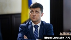 ولودیمر زلنسکی ۴۱ ساله موضوع مبارزه با فساد را سرلوحه مبارزات خود قرار داده بود.