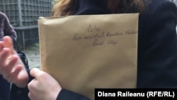 Plicul cu petiţia şi plicul cu plângeri, depus la Guvern