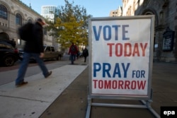 Peste 158 de milioane de persoane (66% dintre alegători) au votat la alegerile prezidențiale din noiembrie 2020 din SUA. Biden a primit de 81 de milioane de voturi, Trump circa 74 de milioane.