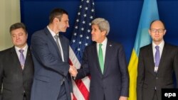 Vitali Kliciko la Munchen împreună cu John Kerry, 01 februarie, 2014