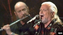 Іэн Андэрсэн і амэрыканскі сьпявак Scott McKenzie у Брэмэне, 27 лістапада 2004