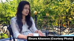 Элнура Алканова.