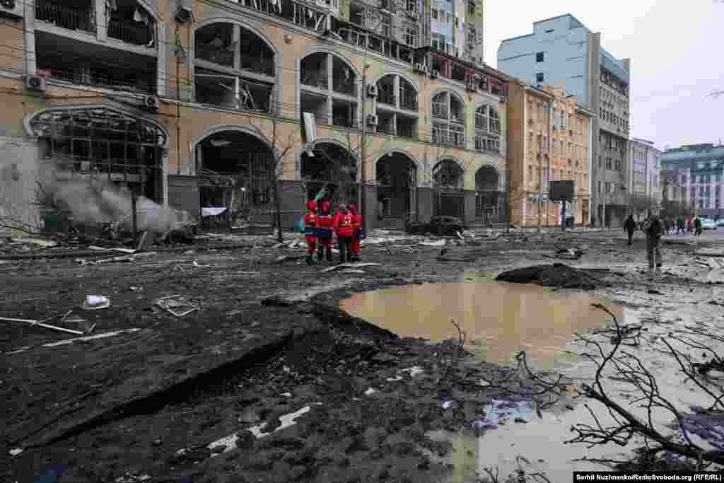 ...како и 16 здравствени установи, 17 училишта и 13 градинки.