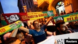 Элдик демократиялык партиянын тарапкерлери. Стамбул, 7-июнь, 2015.