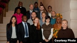 Şefa diplomației americane Hilary Clinton cu un grup de activiști gay la Geneva