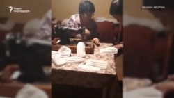 წითელსოფელში ადგილობრივი ქალები პირბადეებს კერავენ