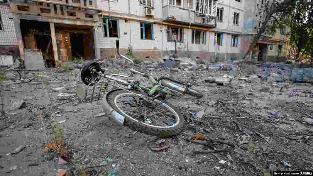 Az ukrajnai Donyecki területen fekvő Vuhledar. A többszintes épületekkel rendelkező kisváros egy dombon fekszik, ami az ukrán hadseregnek előnyt jelentett a harcokban, és lehetővé tette a gépesített támadások visszaverését