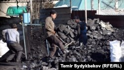 Пункт реализации угля в Бишкеке. Архивное фото.