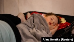 У міністерстві зазначили, що 50 тисяч гривень буде одноразовим платежем, ця сума стосуватиметься лише тих матерів, які народили після 1 січня 2026 року