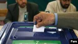 انتخابات روز ۲۴ آذرماه، به نوعی آزمونی عمده برای دولت محمود احمدی نژاد محسوب می شود.