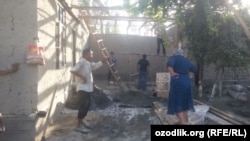 Администрация Бешарыкского района Ферганской области делает ремонт в доме ученицы седьмого класса, которую местные чиновники заставили сделать подпольный аборт.