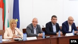 Заседание на парламентарната комисия за ревизия на управлението на ГЕРБ в сряда. От ляво надясно: Мая Манолова, Георги Георгиев, Димитър Делчев и Юлиян Ненчев.