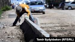 Сейчас для новых дорог гарантийный срок составляет не менее 2 лет.