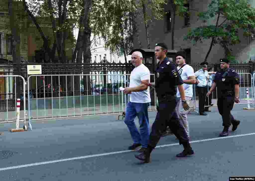 Вечер памяти и скорби. Не менее шести сторонников действий России на востоке Украины были задержаны полицией