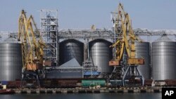 За словами Олексія Кулеби, атака пошкодила об’єкти інфраструктури: портальні крани, техніку й склади (фото ілюстраційне)