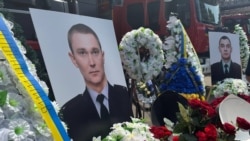 У Києві попрощалися з рятувальниками ДСНС, які загинули 6 червня під час масованої атаки РФ (відео)