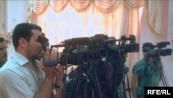 Журналисттер - бычактын мизинде, найзанын учунда