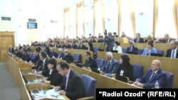 Депутаты нижней палаты парламента Таджикистана