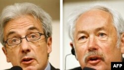 Germany/France -- Scientists Peter Grunberg (R) and Albert Fert, 16Apr2007