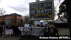 Od samita NATO-a u Talinu, sedam godina BiH na putu ka NATO tapka u mjestu: anti NATO protest u Banjaluci u decembru 2016.