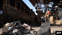 په ۲۰۱۴م کال د بلوچستان په سیوۍ کې پر رېل ګاړي د برید یو تصویر 