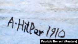 Підпис на картині, що могла належати німецькому диктатору Адольфу Гітлеру і виставлялася на продаж в аукціонному домі Kloos у Берліні на початку цього року, стартова ціна лота складала 4 тисячі євро