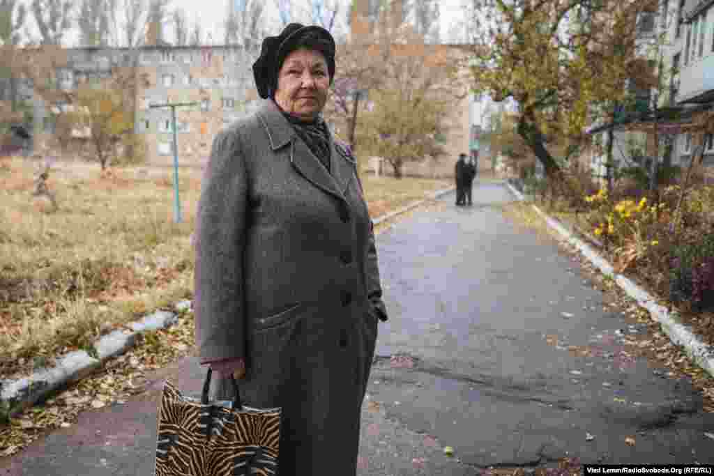 Місцева жителька одного з частково зруйнованих будинків скаржилася на те, що місцева влада&nbsp;ніяк не допомагає в ремонті зруйнованого житла, і все доводиться робити власноруч за особисті кошти