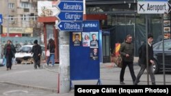 Multe dintre cheltuielile partidelor dintr-o campanie electorală merg către afișe și panouri de promovare. 