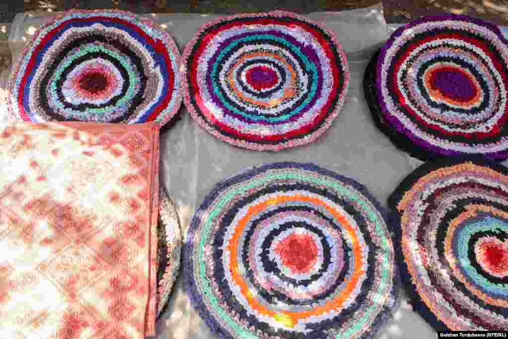 Колго токулган килемчелер.