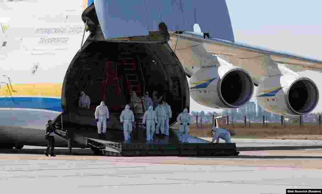 Після медичного огляду екіпаж відправиться на обсервацію