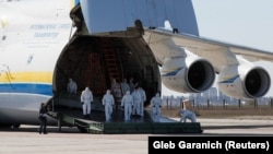 Українська «Мрія» прибула із Китаю з медичним вантажем – фоторепортаж