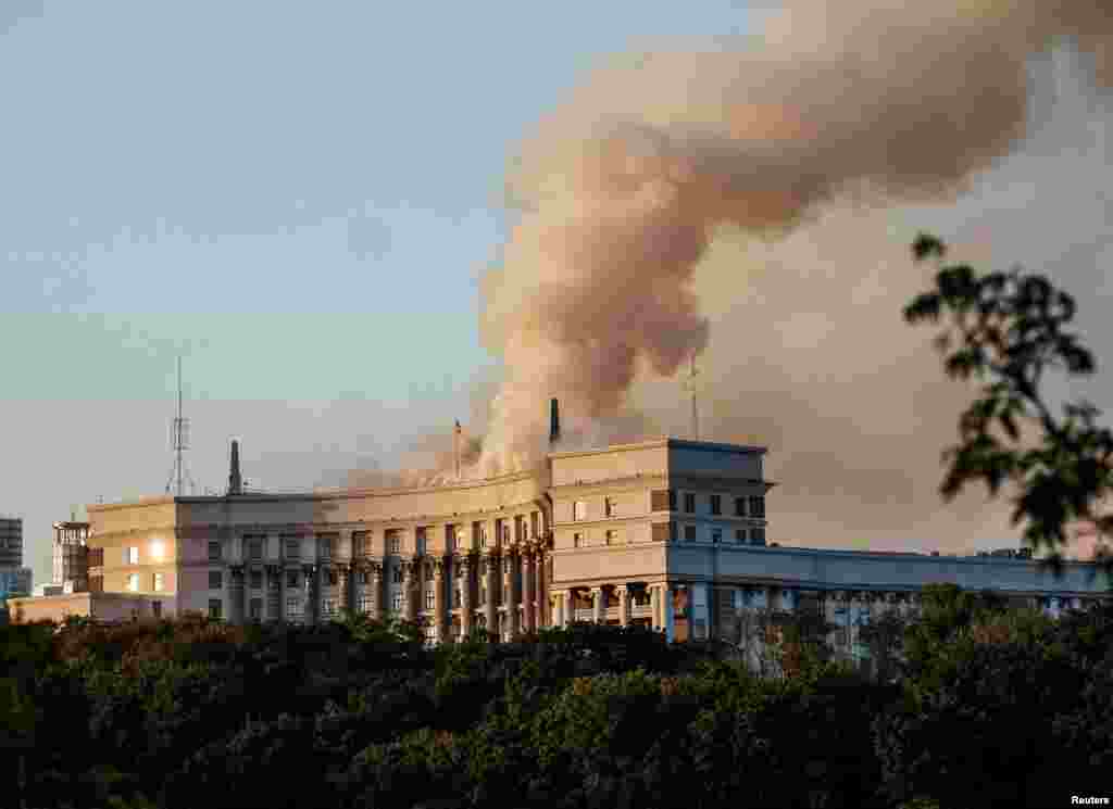 Російський удар також пошкодив будівлю Кабінету міністрів України. Це перша з початку повномасштабної війни атака на будинок уряду