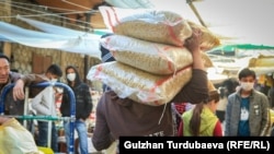 Один из рынков в Бишкеке. Иллюстративное фото. 