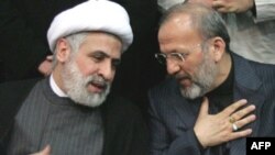 شیخ نعیم کاظم، قائم مقام حزب الله در کنار وزیر امور خارجه ایران(عکس:AFP)