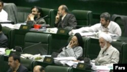 نگهدار: رقابت فقط به يک جناح و بين کسانی که نام اصولگرا بر خود گذاشته اند، محدود شده است.